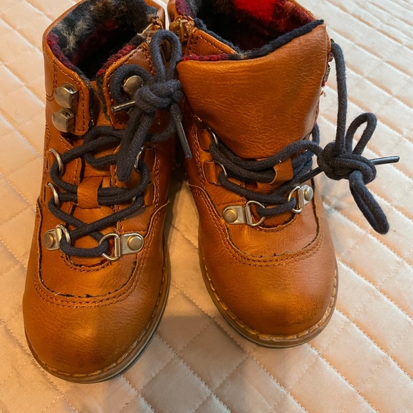 GAP LEATHER HIKER BOOT w SIDE-ZIPPER - Picture 4 of 5